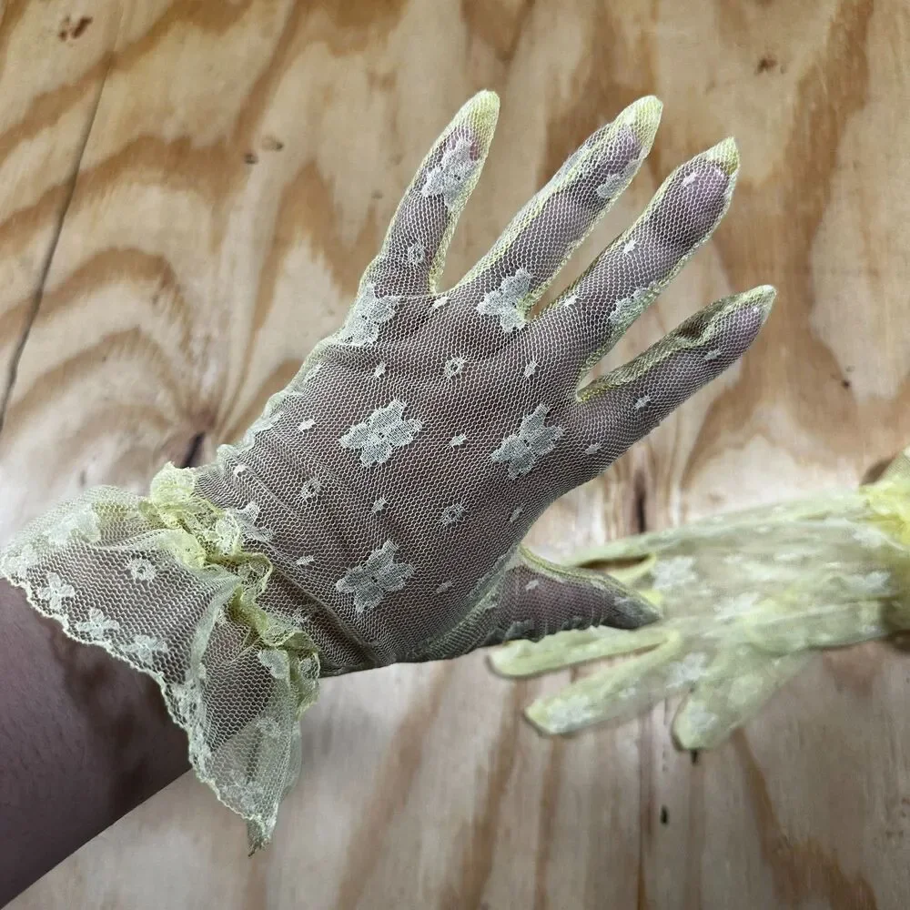 Pastel Yellow Lace Ruffled Wrist Gloves